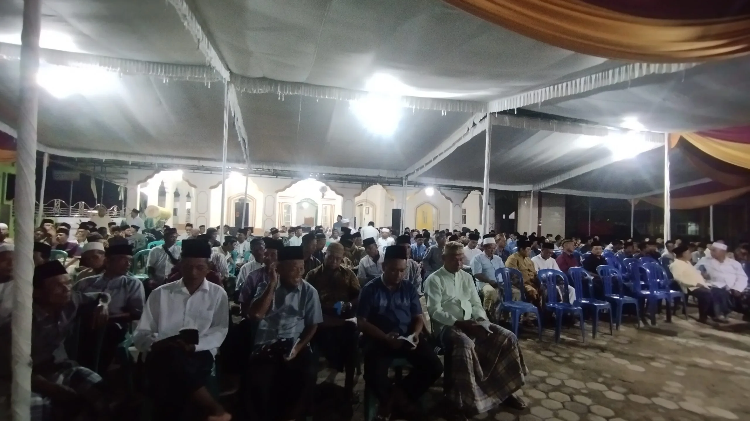 Read more about the article Peringatan Haul ke-2 KH. A. Mudjab Digelar Khidmat, Mengenang Tokoh Visioner di Balik Lahirnya Pesantren Darul Ulum Lampung Timur