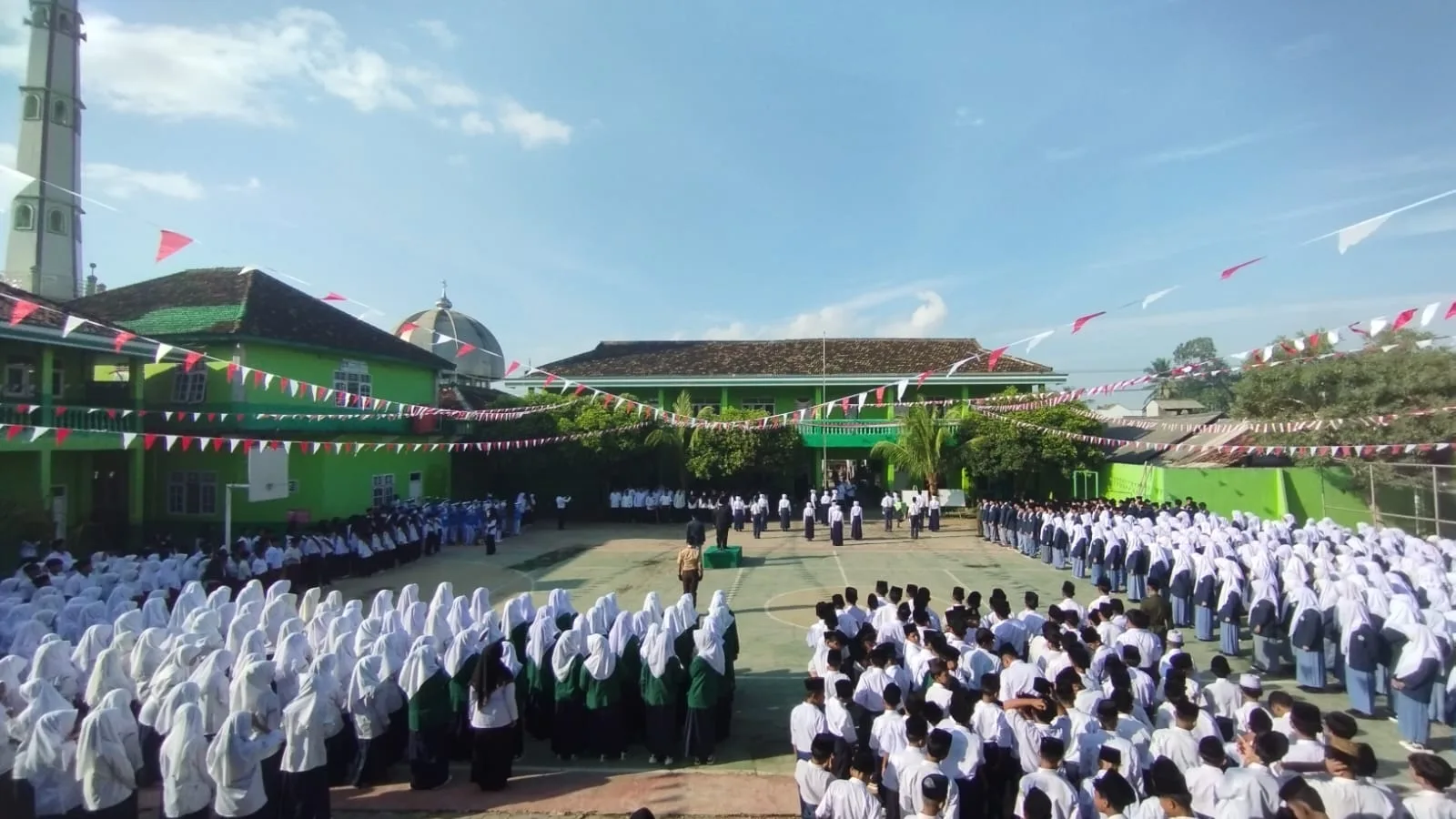Read more about the article Yayasan Pondok Pesantren Darul Ulum Gelar Upacara HUT RI ke-80 dengan Penuh Khidmat dan Semangat Kebersamaan