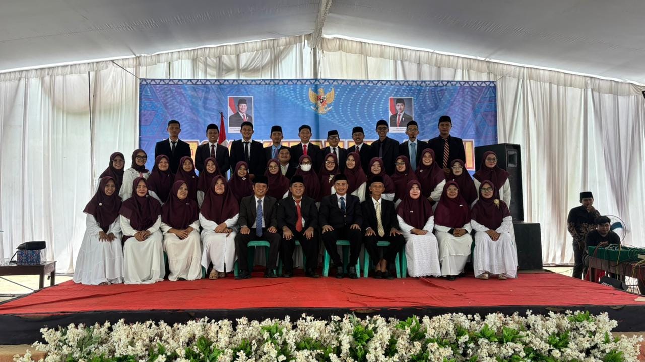 TASYAKURAN KELULUSAN ANGKATAN KE-41 MA MA’ARIF NU 5 SEKAMPUNG BERLANGSUNG KHIDMAT DAN PENUH MAKNA