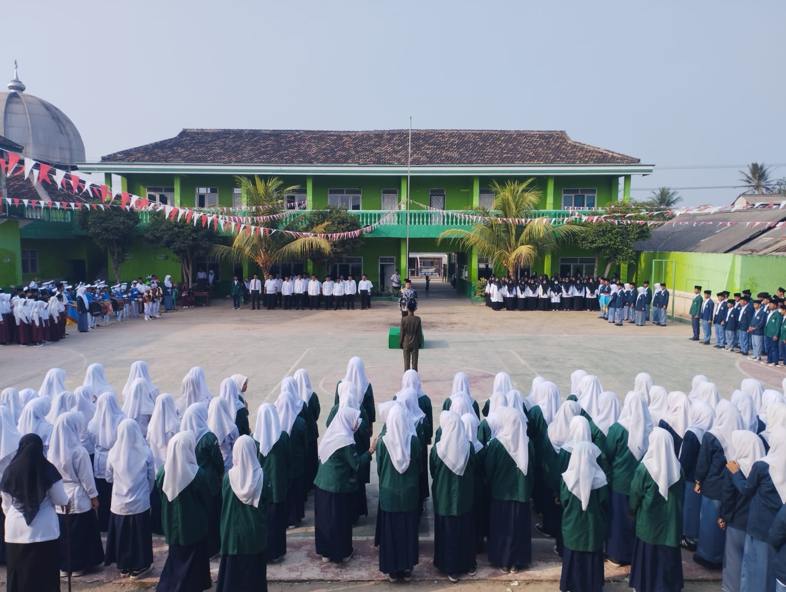 Kobarkan Semangat Merah Putih, Seluruh Lembaga Pendidikan Yayasan Darul Ulum Lampung Timur Gelar Upacara HUT ke-81 RI
